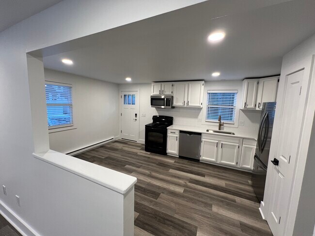Photo - 52 Price St