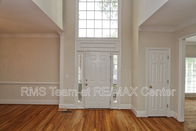 Photo - 800 Chelsea Park Dr NE