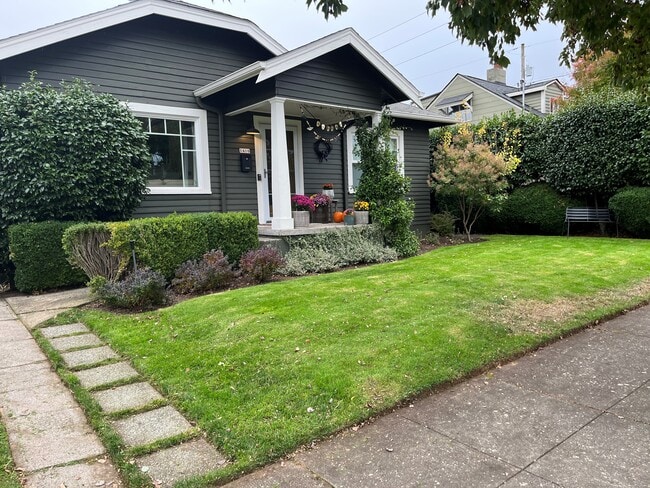 Building Photo - 1416 NE 52nd Ave Rental