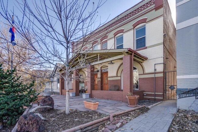 Building Photo - 2562 W River Dr Rental