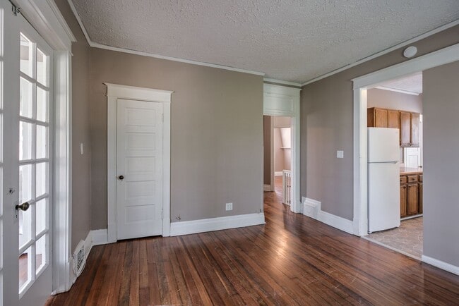 Building Photo - 3405 Dewey Ave Unit 3405 #2 Rental
