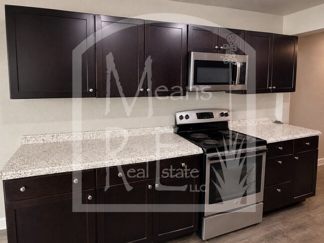 Photo - 608 Welshire St