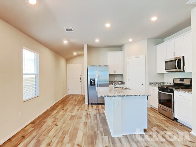 Photo - 5300 Saddle Clb Dr