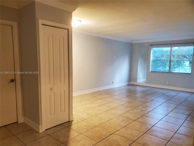 Building Photo - 1300 Moffett St Unit 203