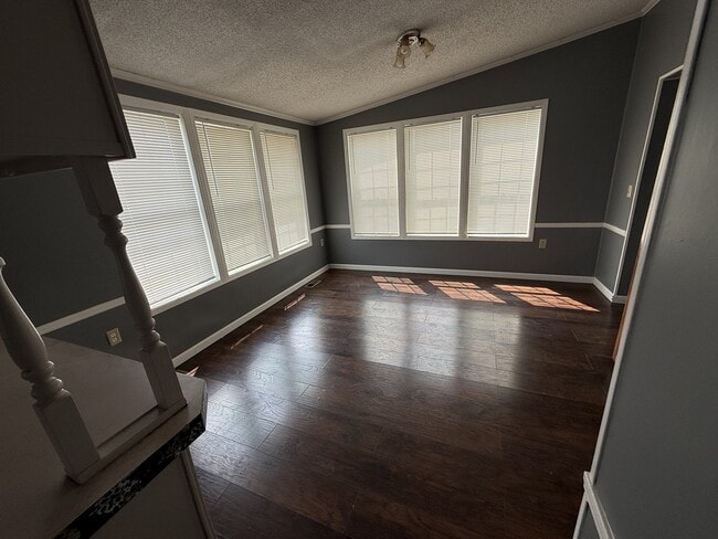 Photo - 2500 Mann Rd