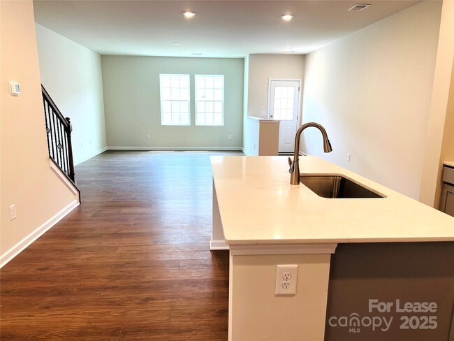 Photo - 15753 Country House St