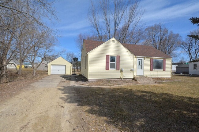Building Photo - Private 2BR Austin MN Home on Quiet Dead-End