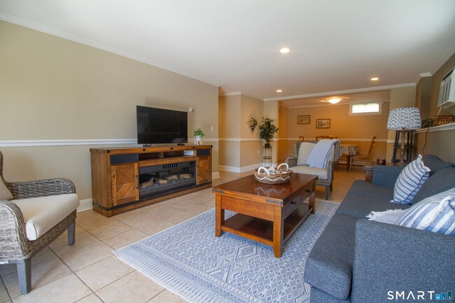 Photo - 14 Lake Dr N