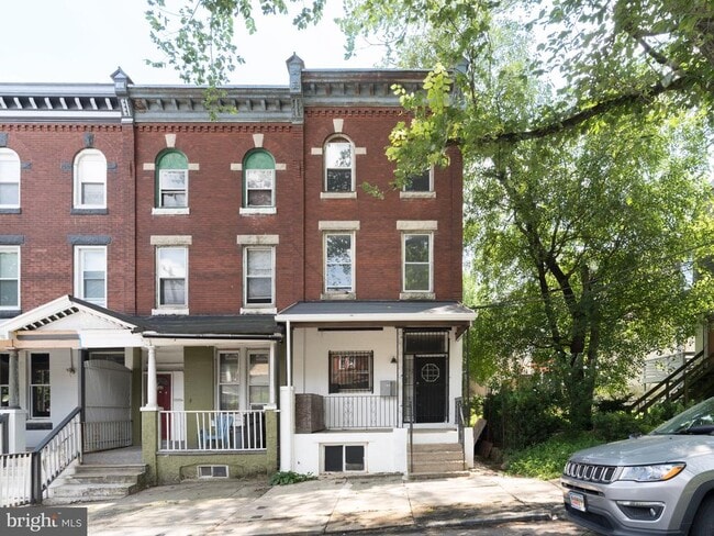 Building Photo - 262 Apsley St Rental