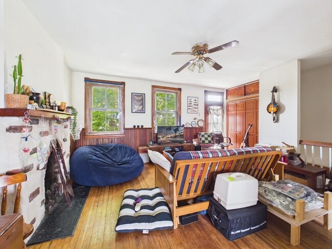 Photo - 1912 Parkwood Ave Unit Apartment 2