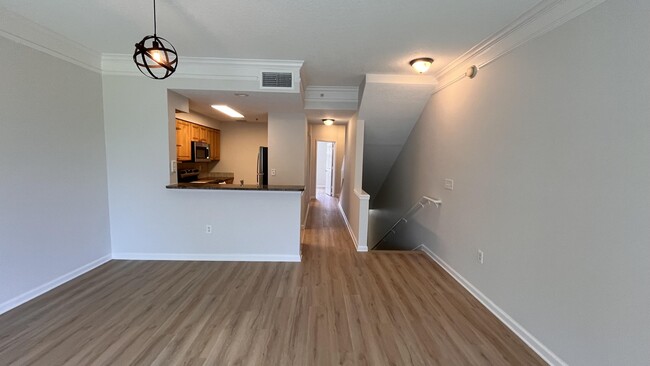 Building Photo - 2048 Alta Meadows Ln