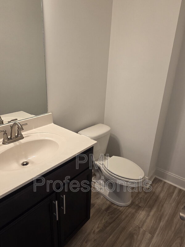 Photo - 923 SE Broad St