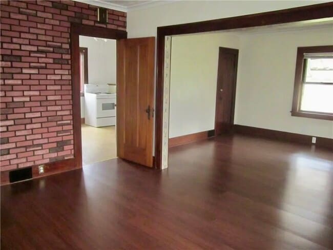 Photo - 192 Congress Ave