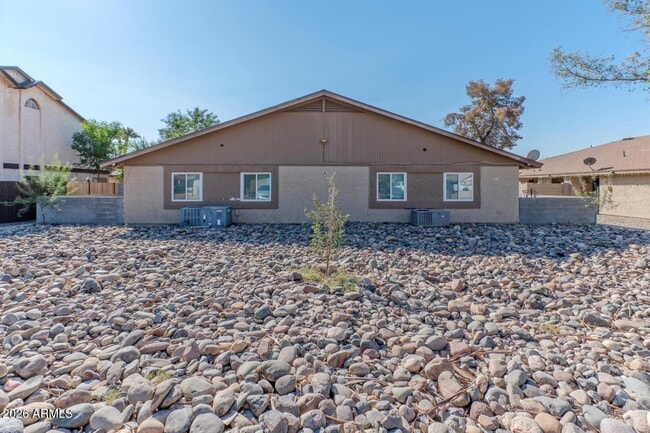 303 E Ludlow Dr Unit D