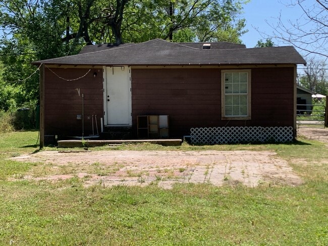 Photo - 828 Rosie St