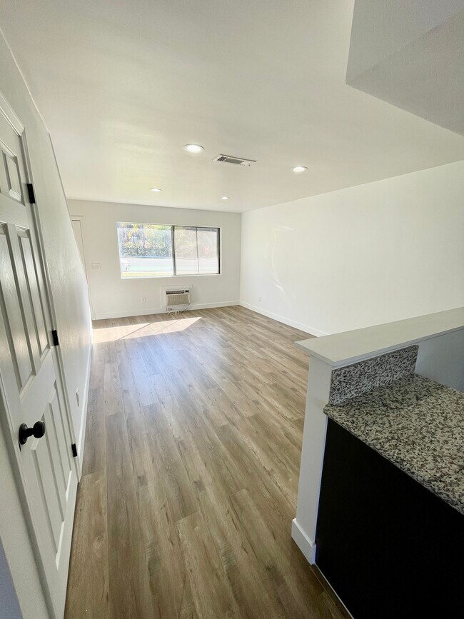 Photo - 1131 E Citrus Ave Unit 1