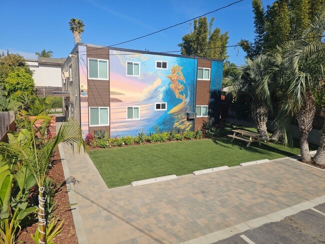 Building Photo - Encinitas Renovated Two Bedroom Apartment Unit C