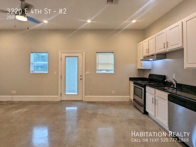 Photo - 3220 E 4th St