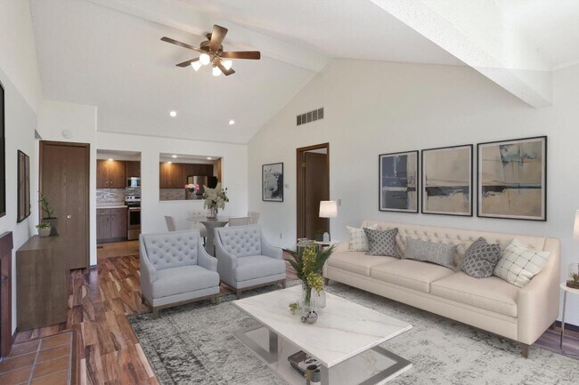 Photo - 2414 Heritage Dr