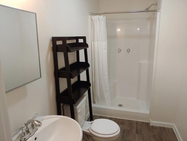 Photo - 310 S East St