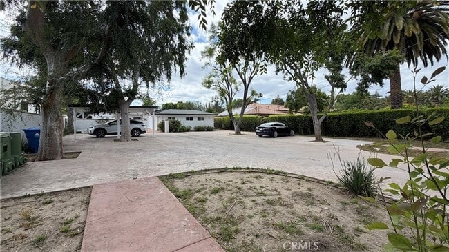 5855 Shirley Ave