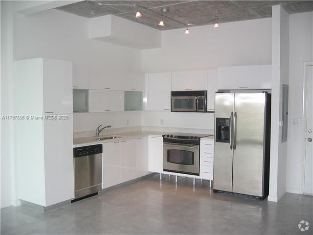 Building Photo - 234 NE 3rd St Unit 903 Rental