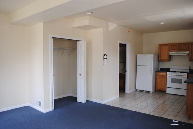 Photo - SPACIOUS STUDIO - 5 MIN FROM CAMPUS - AVAI...