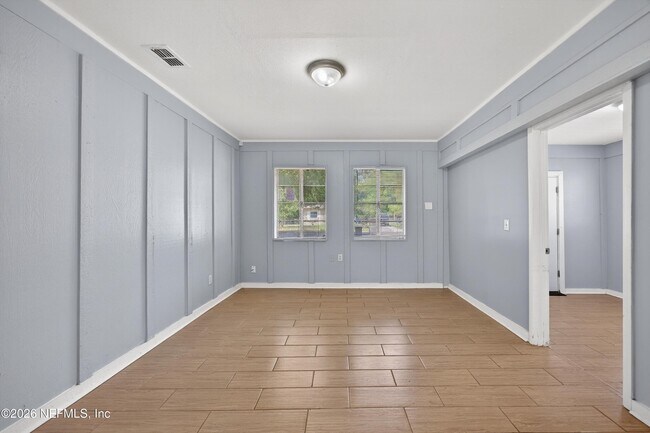 Photo - 2960 W 10th St