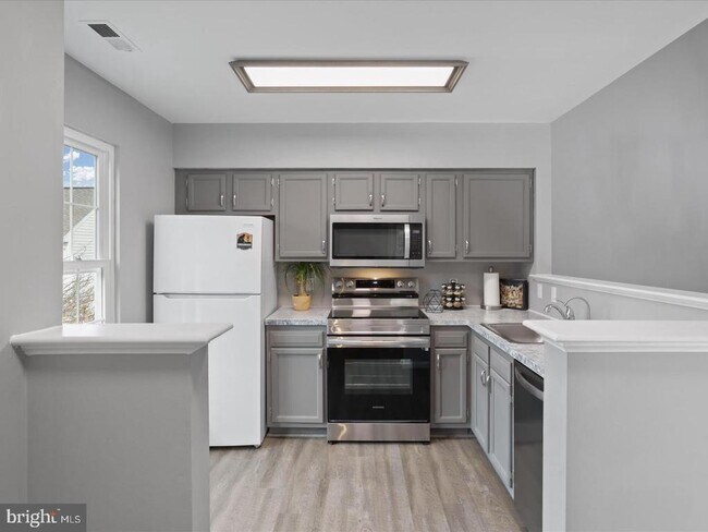 Photo - 9422 Scarlet Oak Dr