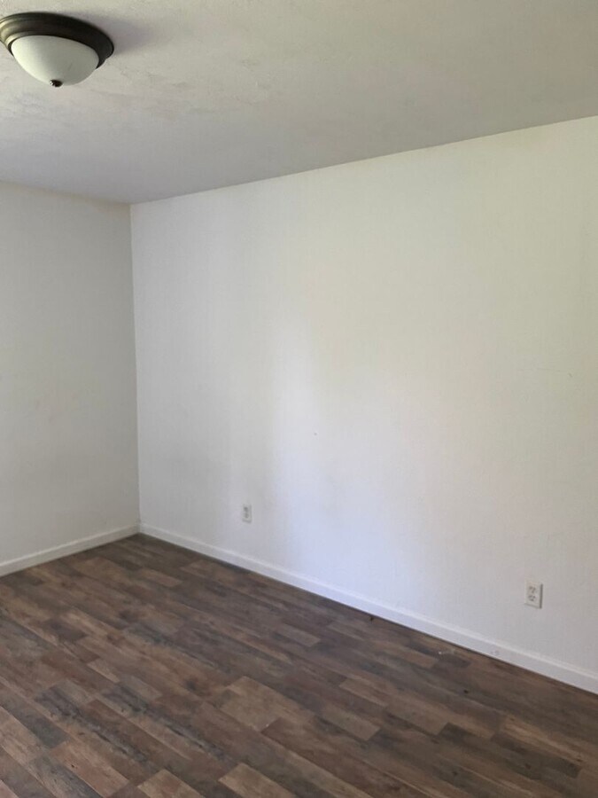 Photo - 2/1 Ready to move in