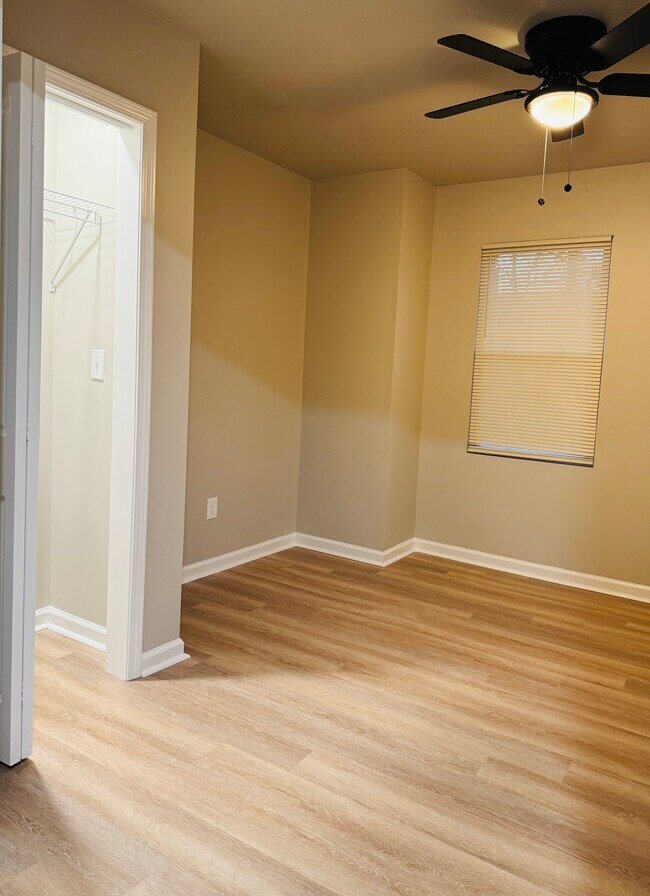 Photo - 2447 McAlpine Terrace