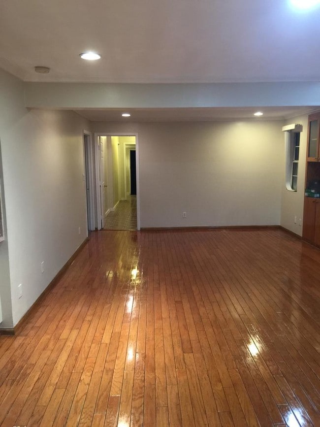 Sala de estar - 349 W Lomita Ave