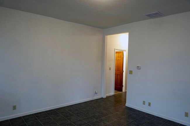 Photo - 1223 W 11th St Unidad B