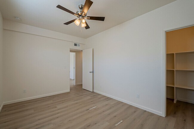 Photo - 315-317 E Lester St