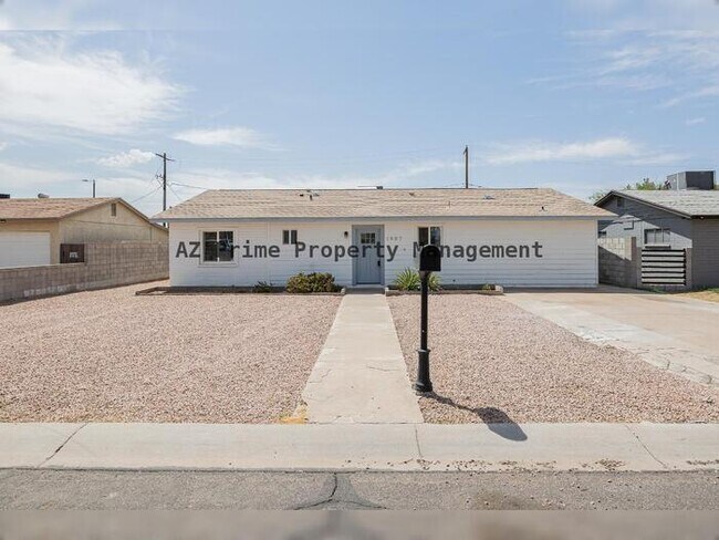 1907 W Denton Ln