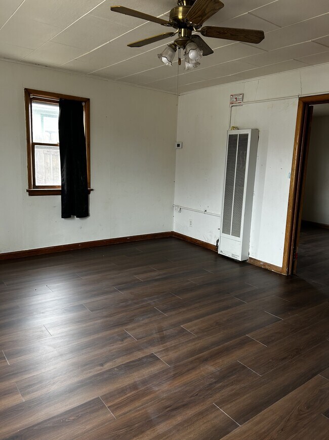 Photo - 413 W 5th St