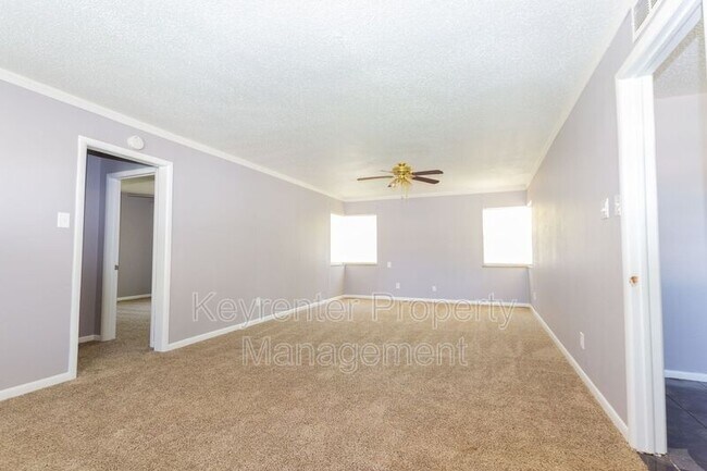 Photo - 1632 NE 46th St