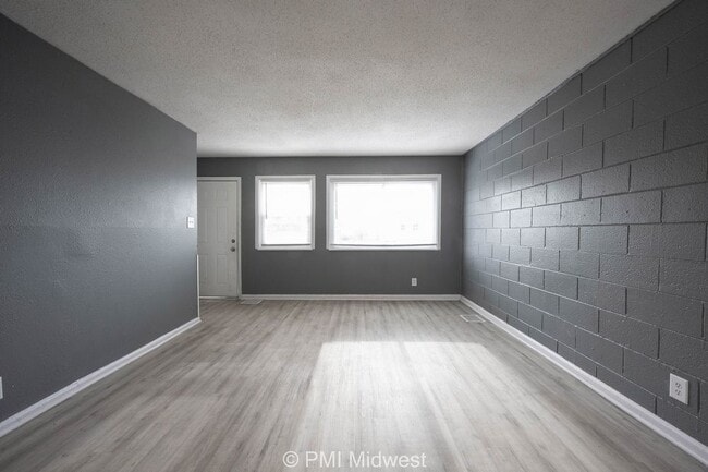 Photo - Cozy 2 Bedroom Apartment in Indianapolis w...