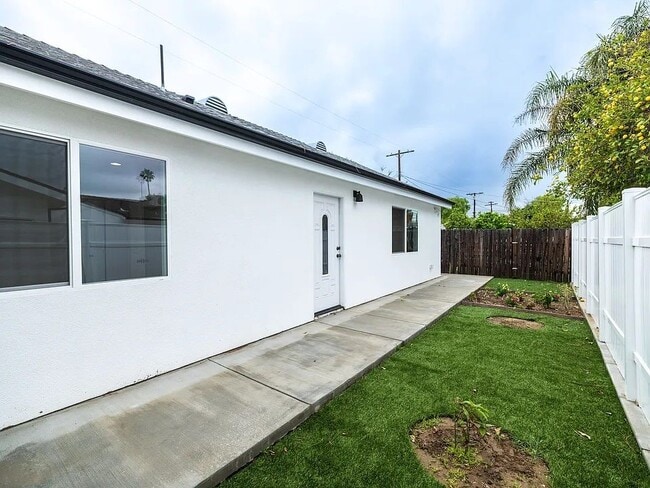 Building Photo - 21028 Ingomar St Rental