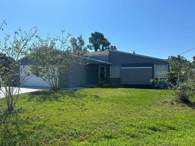3/2/2 with fenced yard located in Indian R... - 3/2/2 with fenced yard located in Indian R... House