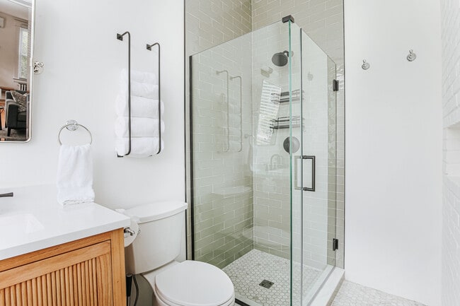 Photo - 126 Maywood Ln