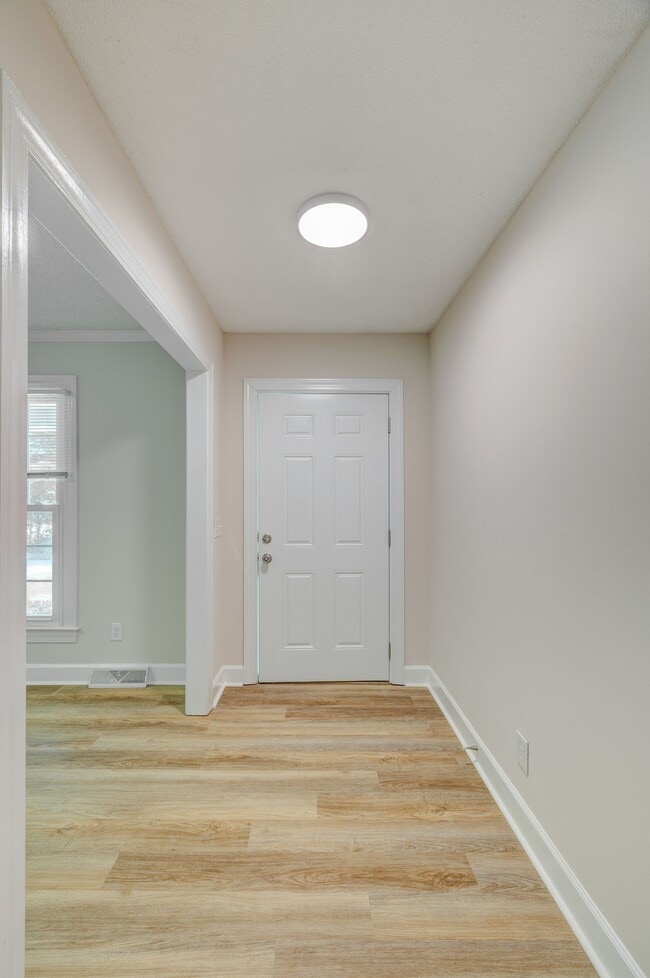 Photo - 617 Windemere Rd