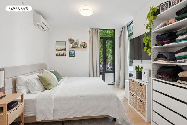 Photo - 112 Fleet Pl