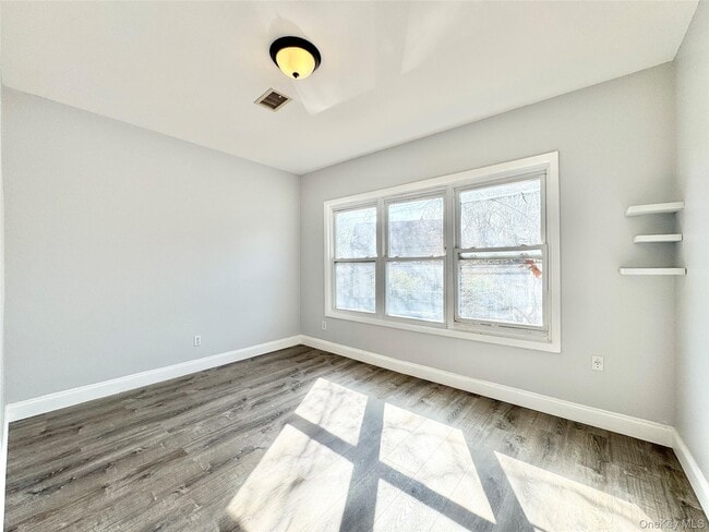 Photo - 43-15 156th St