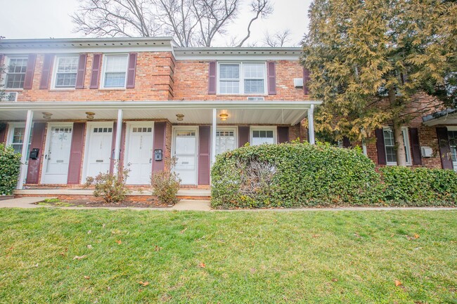 Charming 2 BR/1 BA Apartment in Rockville! - Charming 2 BR/1 BA Apartment in Rockville!