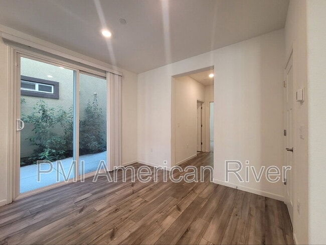 Photo - 6025 Dragon Hawk Pl