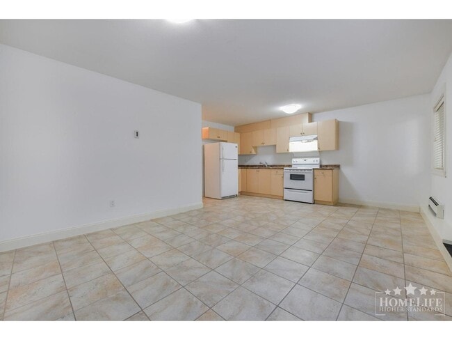Photo - 6129-6148 148 St