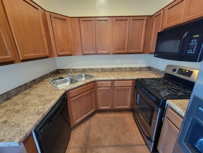 Photo - 3331 E Bermuda St Unidad 3