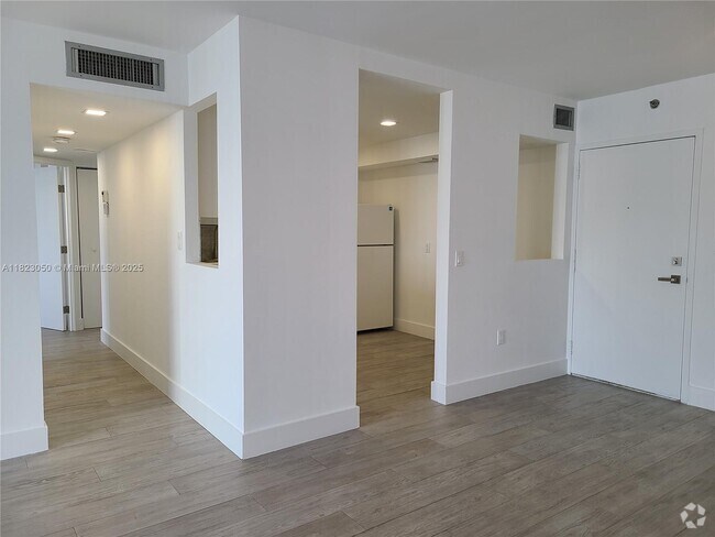 Building Photo - 2851 NE 183rd St Unit 1812E Rental