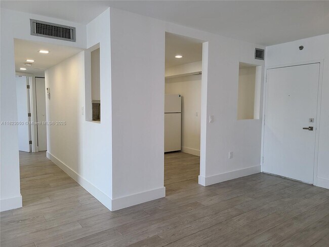 Building Photo - 2851 NE 183rd St Unit 1812E Rental